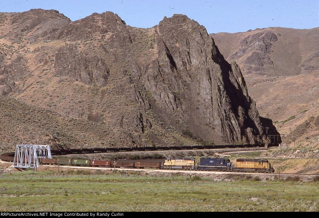 UP 3789 East exiting Palisade Canyon